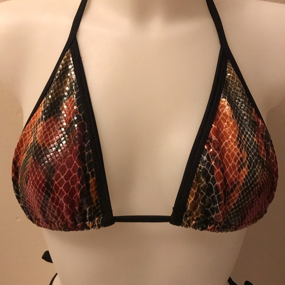 Bikini - Picture 3 of 7